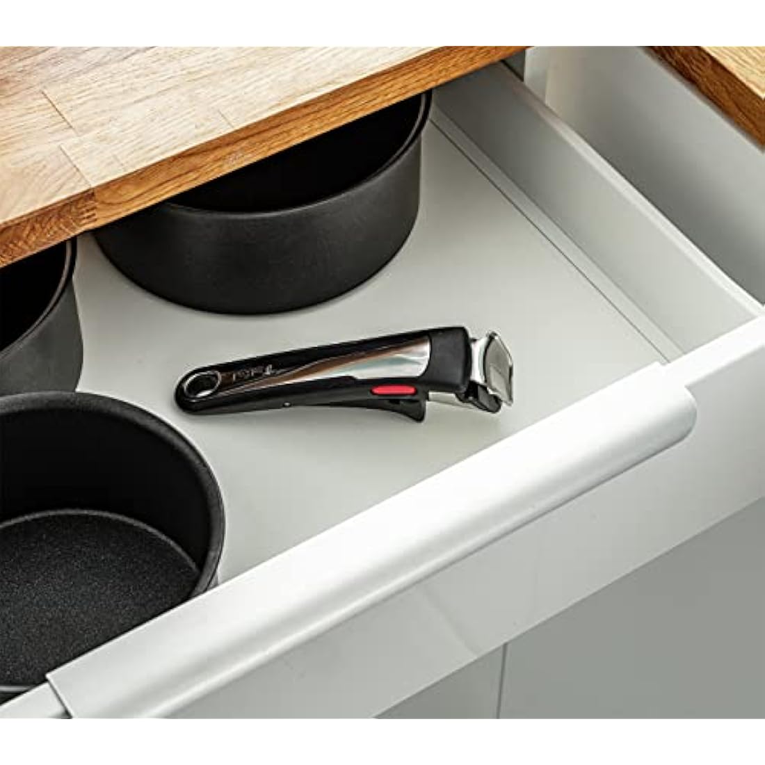 Tefal Ingenio Unlimited ON 4 Piece Non-Stick Induction Saucepan Set, 16&18&20 cm Saucepans, 1 Bakelite Removable Handle, Easy Cleaning, Heat Indicator, Black, L3959443