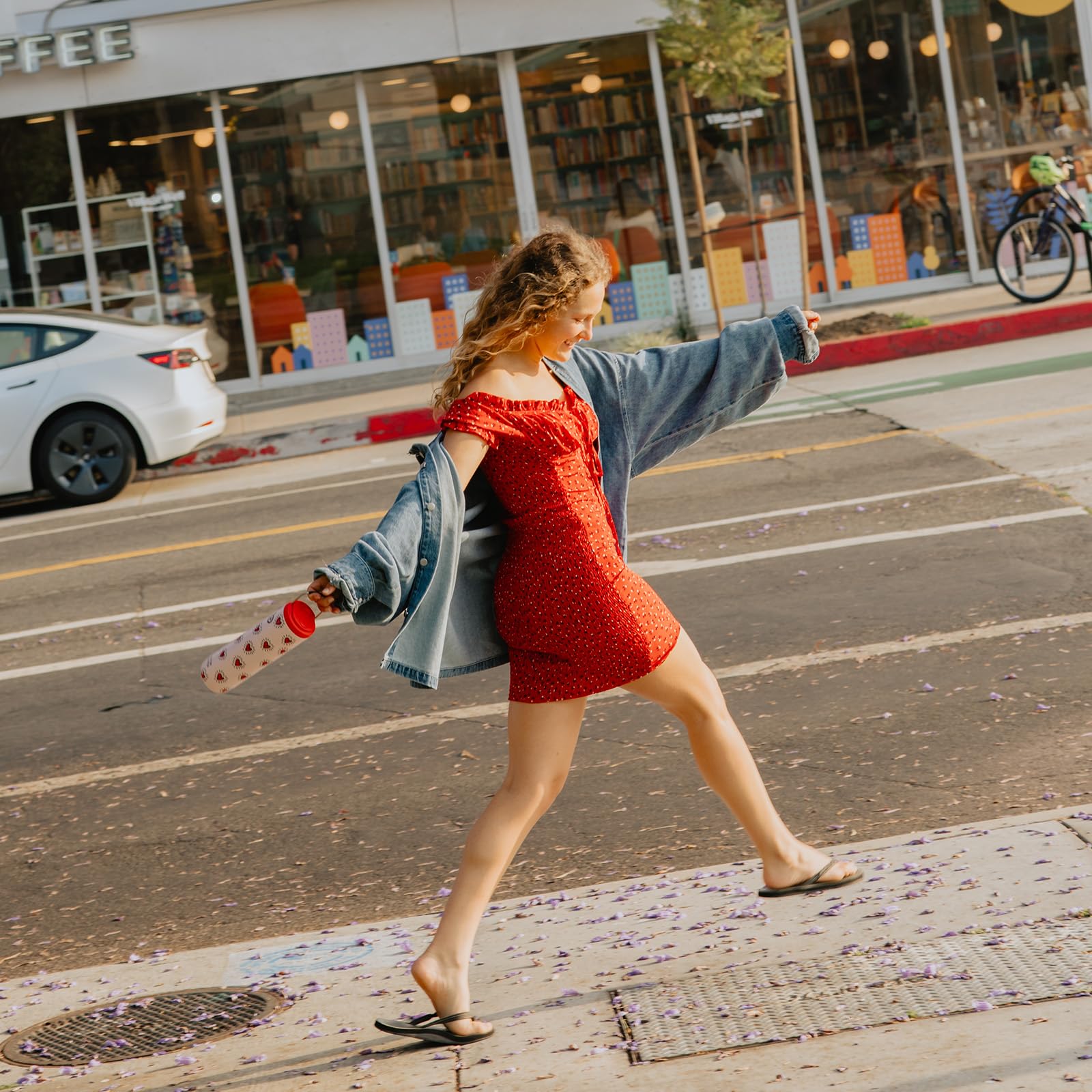 Insulated Water Bottle 700ml(24oz) with Straw, Lid, and Handle - Stainless Steel Sports Travel Gym Bottle for Men and Women (Skiing)